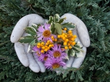 Květináč ve tvaru ruky