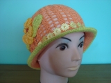 Háčkovaný letní klobouček oranžový