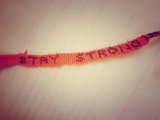 Náramek "stay strong"