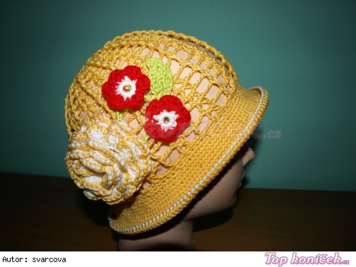 Háčkovaný letní klobouček žlutý